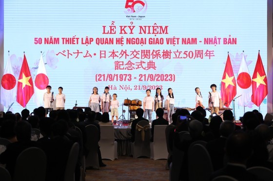 An art performance at the ceremony (Photo: SGGP)