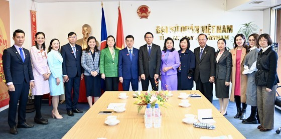 The HCMC People's Council's delegation visits and works with the Vietnamese Embassy in New Zealand.
