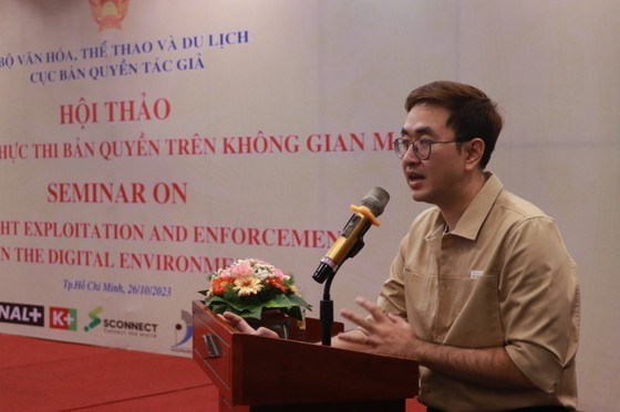 Mr. Le Hoang Thach, Director of WEWE Technology Company, speaks at the event.