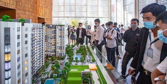 Customers at the launch event of a housing project in Thanh Xuan Ward, District 12, HCMC