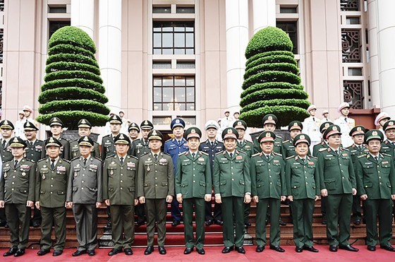 General Phan Van Giang and General Tea Seiha, along with delegates from the defense ministries of the two countries, at the welcoming ceremony (Photo: SGGP) General Phan Van Giang and General Tea Seiha, along with delegates from the defense ministries of the two countries, at the welcoming ceremony (Photo: SGGP)