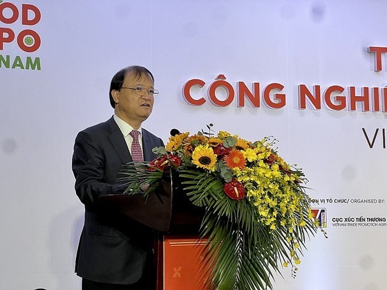 Deputy Minister of Industry and Trade Do Thang Hai speaks at the opening ceremony of the Vietnam Foodexpo 2023.