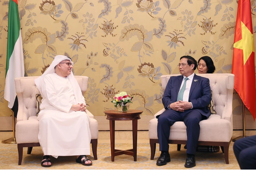 Prime Minister Pham Minh Chinh (R) and the UAE Minister of Human Resources and Emiratization Abdulrahman Abdulmannan Al-Awar (Photo: VNA) Prime Minister Pham Minh Chinh (R) and the UAE Minister of Human Resources and Emiratization Abdulrahman Abdulmannan Al-Awar (Photo: VNA)