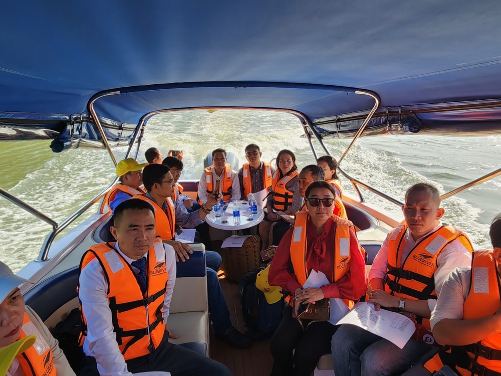 khach-trai-nghiem-tour-duong-thuy-ngay-512-9651jpg-3703.jpg