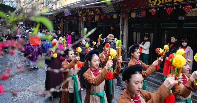 traditional-tet-rituals-take-place-in-hanoi-old-quarter-411.jpg
