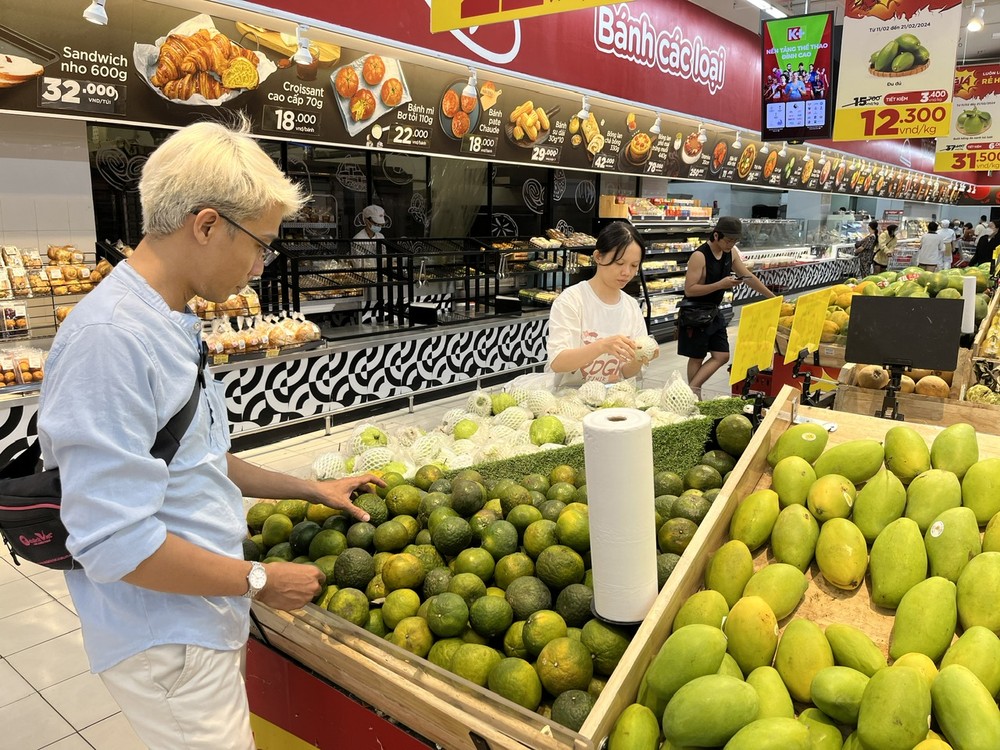 khach-lua-cam-tuoi-tai-sieu-thi-go-tren-dia-ban-tphcm-3487jpg-7507.jpg