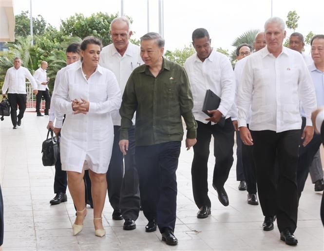 General Secretary of the Communist Party of Vietnam Central Committee and State President To Lam (C) and First Secretary of the Communist Party of Cuba Central Committee and President of Cuba Miguel Diaz Canel Bermudez (R) visit the ZEDM.