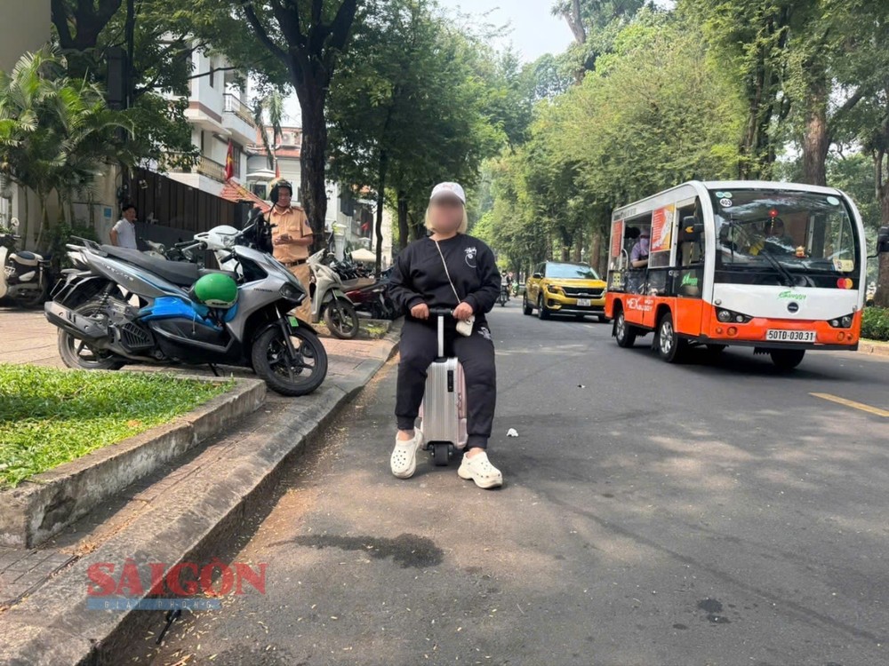 z6433796102748-18ee31390f8152119ff653d619f1530e-3343-2517.jpg.jfif