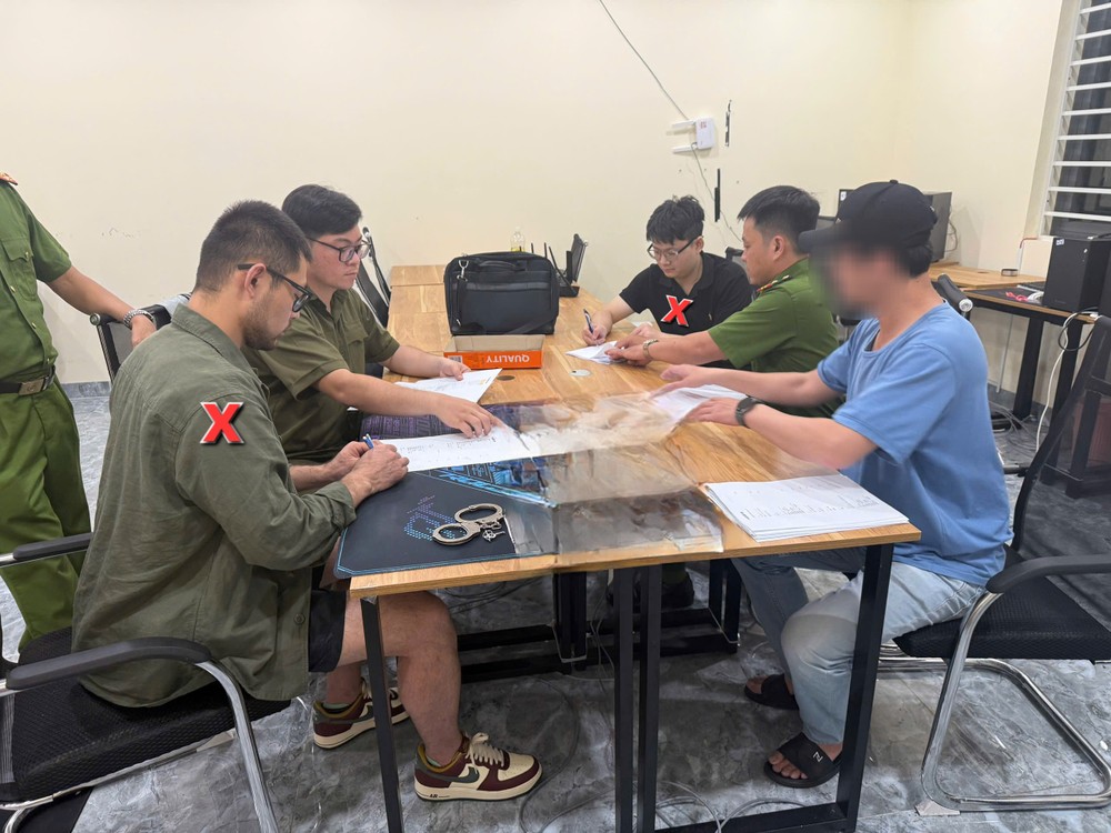 anh-2-nhom-doi-tuong-trung-quoc-su-dung-mang-may-tinh-mang-vien-thong-chiem-doat-tai-san-4277-4255.jpg.jfif