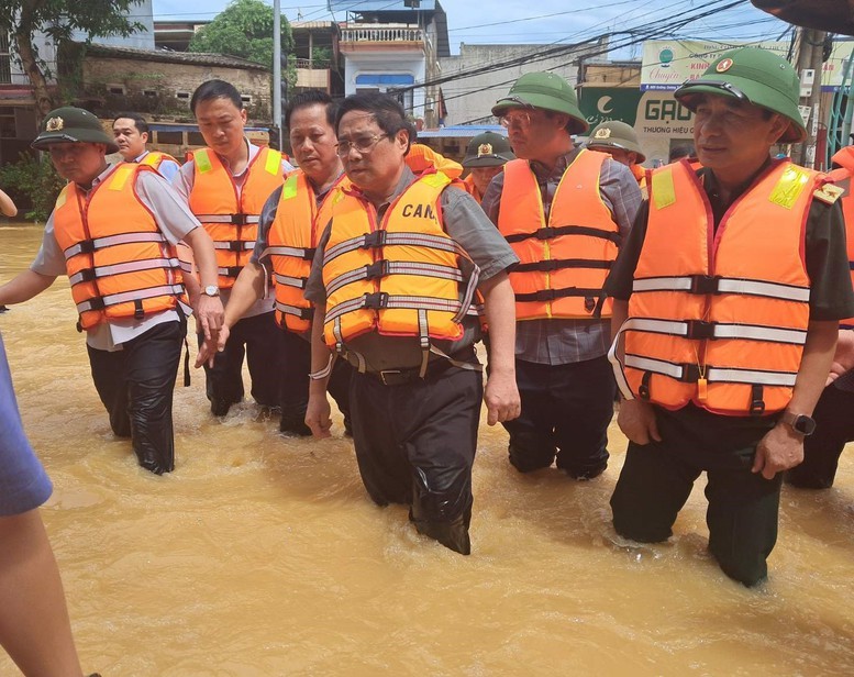 thu-tuong-pham-minh-chinh-toi-thai-nguyen-tham-hoi-nguoi-dan-chi-dao-khac-phuc-hau-qua-mua-lu-anh-vgp-6110-8373.jpg.jpg