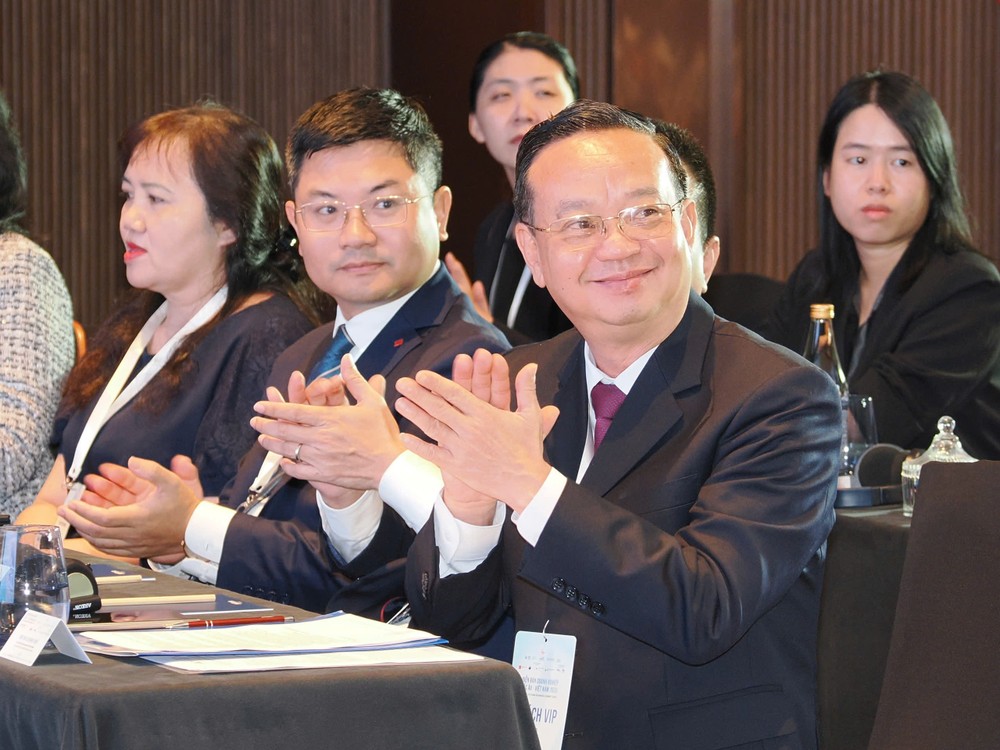 pho-chu-tich-ubnd-tphcm-bui-minh-thanh-cung-cac-dai-bieu-tham-du-dien-dan-doanh-nghiep-bac-au-viet-nam-2026-4724-1652.jpg.jfif