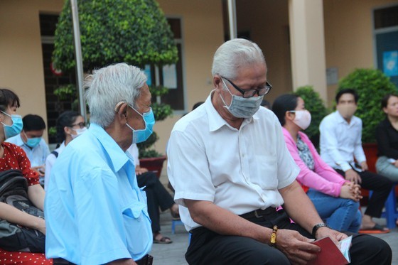 HCMC running mobile service for chip-based ID card registration ảnh 2