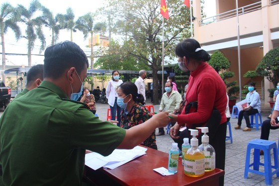 HCMC running mobile service for chip-based ID card registration ảnh 5