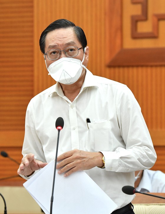HCMC must focus all resources on obtaining vaccine for residents: Party Chief ảnh 2