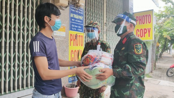 HCMC sees sharp traffic user decrease on first stricter social distance day ảnh 5