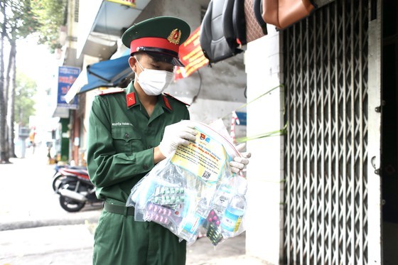 HCMC sees sharp traffic user decrease on first stricter social distance day ảnh 2