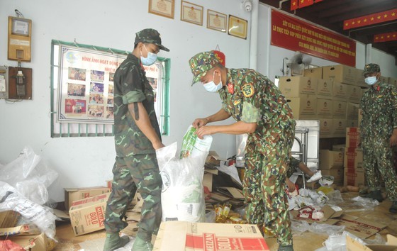HCMC sees sharp traffic user decrease on first stricter social distance day ảnh 6
