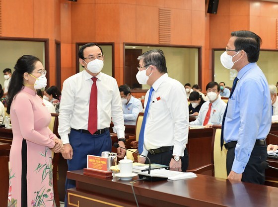 People's Council delegates must play key role in Covid fight: City Party Chief ảnh 2