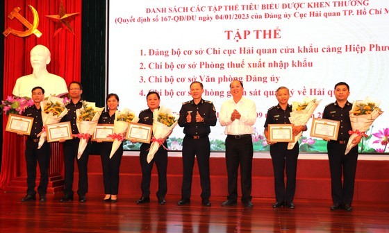 Excellent organizations and individuals honored in the meeting