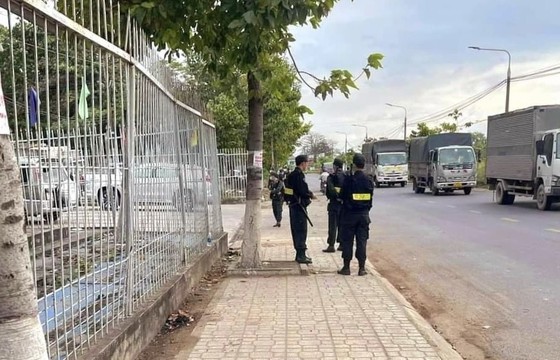 The Mobile Police Force is sealing off the inspected center The Mobile Police Force is sealing off the inspected center