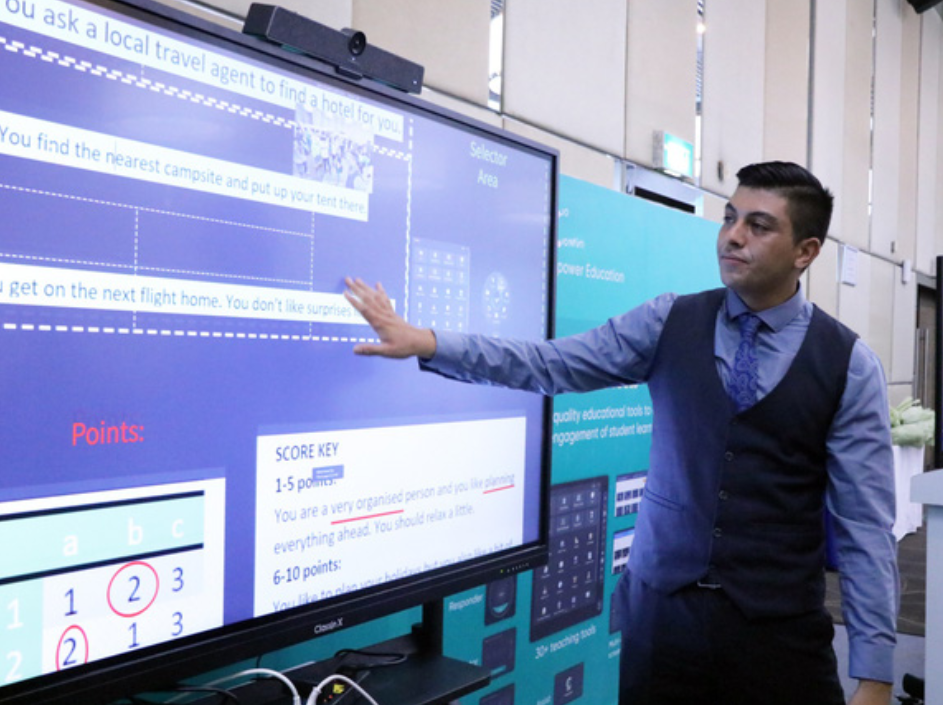 An English language teacher in HCMC is using ClassIn