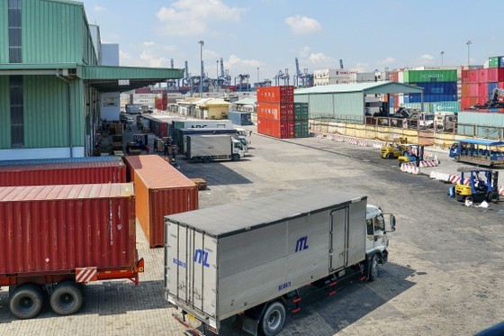 Imported and exported goods at a storehouse in Cat Lai Port (Ho Chi Minh City). (Photo: SGGP)