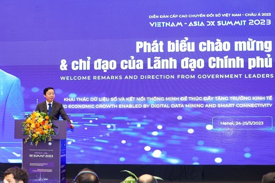 Deputy Prime Minister Tran Hong Ha is presenting his speech (Photo: SGGP) Deputy Prime Minister Tran Hong Ha is presenting his speech (Photo: SGGP)