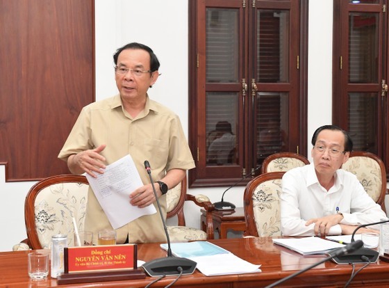 Secretary of HCMC Party’s Committee Nguyen Van Nen is delivering his speech (Photo: SGGP)