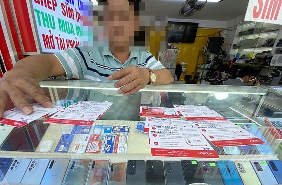 Pre-activated SIM cards can be bought easily at stores (Photo: SGGP)