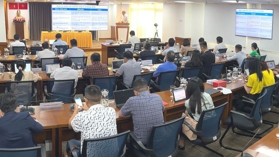 Participants in the meeting about promoting the digital economy in HCMC