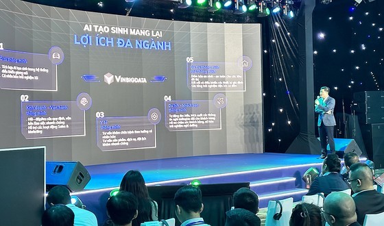 Prof. Vu Ha Van, Science Director of VinBigdata is introducing generative AI