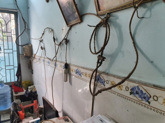 A household seriously polluted by a nearby plastic production facilities