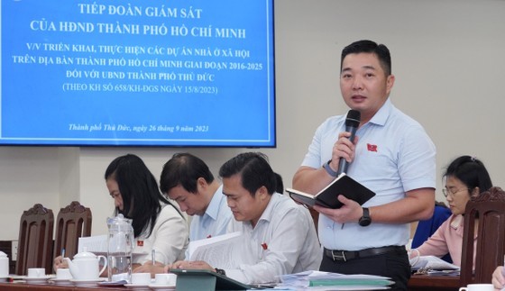 Head of the Economy – Budget Board under the HCMC People’s Council Le Truong Hai Hieu is presenting his speech (Photo: SGGP) Head of the Economy – Budget Board under the HCMC People’s Council Le Truong Hai Hieu is presenting his speech (Photo: SGGP)
