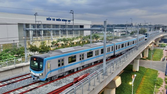 The first full-route test run for metro line No.1 on August 29, 2023 passed the Eastern Coach Station (Photo: SGGP)