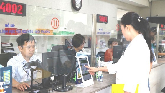 Citizens are rating their satisfaction level for the services of civil servants in District 12 Citizens are rating their satisfaction level for the services of civil servants in District 12