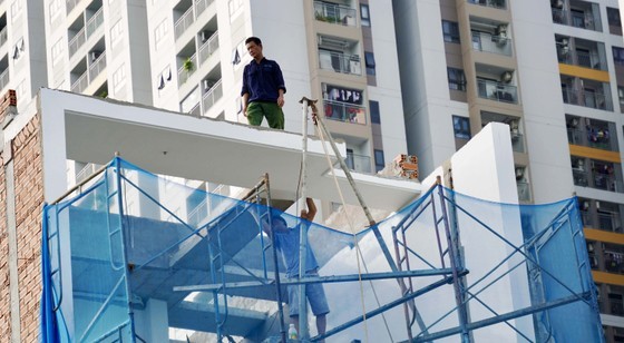 The investor of Khai Vy Residential-commercial Complex in District 7 of HCMC has announced the registration for a bank loan of VND100 billion ($4.1 million) to complete the project (Photo: SGGP)