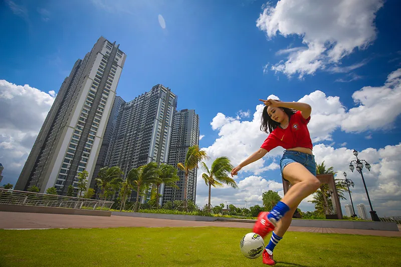 Hot girl Khoa quản trị kinh doanh đặt niềm tin vào Ronaldo ảnh 2