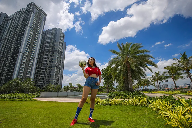 Hot girl Khoa quản trị kinh doanh đặt niềm tin vào Ronaldo ảnh 3