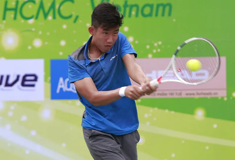 Văn Phương xuất sắc loạt vào tứ kết đơn nam. Ảnh: Nhật Anh