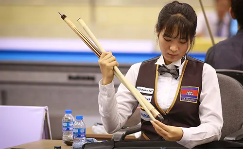 Cơ thủ xinh đẹp Srong Pheavy thể hiện tài năng ở giải Billiards carom châu Á 2019 ảnh 2