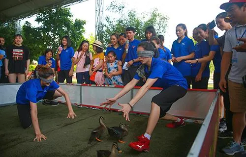 Khoảnh khắc thư giãn của các cô gái bóng chuyền cùng trò chơi dân gian Việt Nam ảnh 6