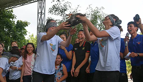 Khoảnh khắc thư giãn của các cô gái bóng chuyền cùng trò chơi dân gian Việt Nam ảnh 5