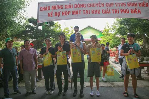 Khoảnh khắc thư giãn của các cô gái bóng chuyền cùng trò chơi dân gian Việt Nam ảnh 9