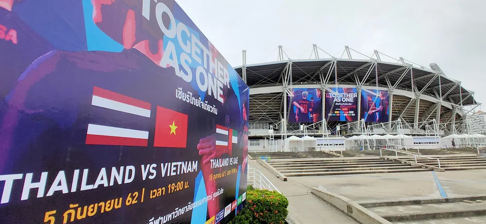 Khám phá sân Thammasat chuẩn bị cho “đại chiến” Thái Lan - Việt Nam ảnh 2