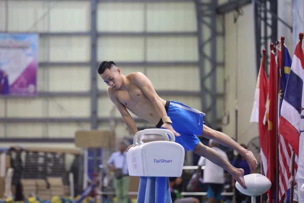 Lê Thanh Tùng với bài tập nhảy chóng. Ảnh: Dũng Phương