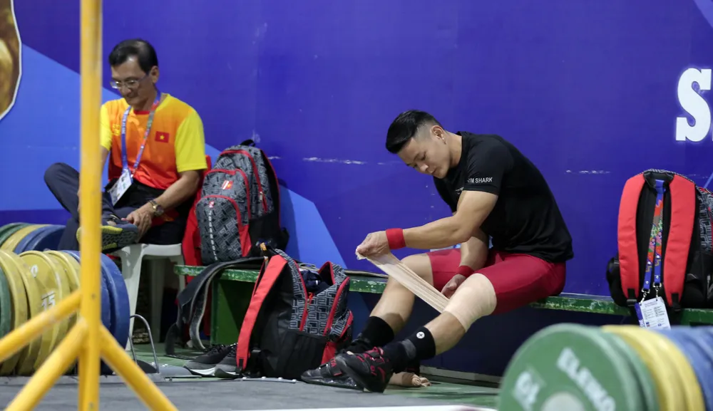 Chờ nữ lực sĩ Vương Thị Huyền đoạt HCV đầu tiên cho Việt Nam ảnh 10