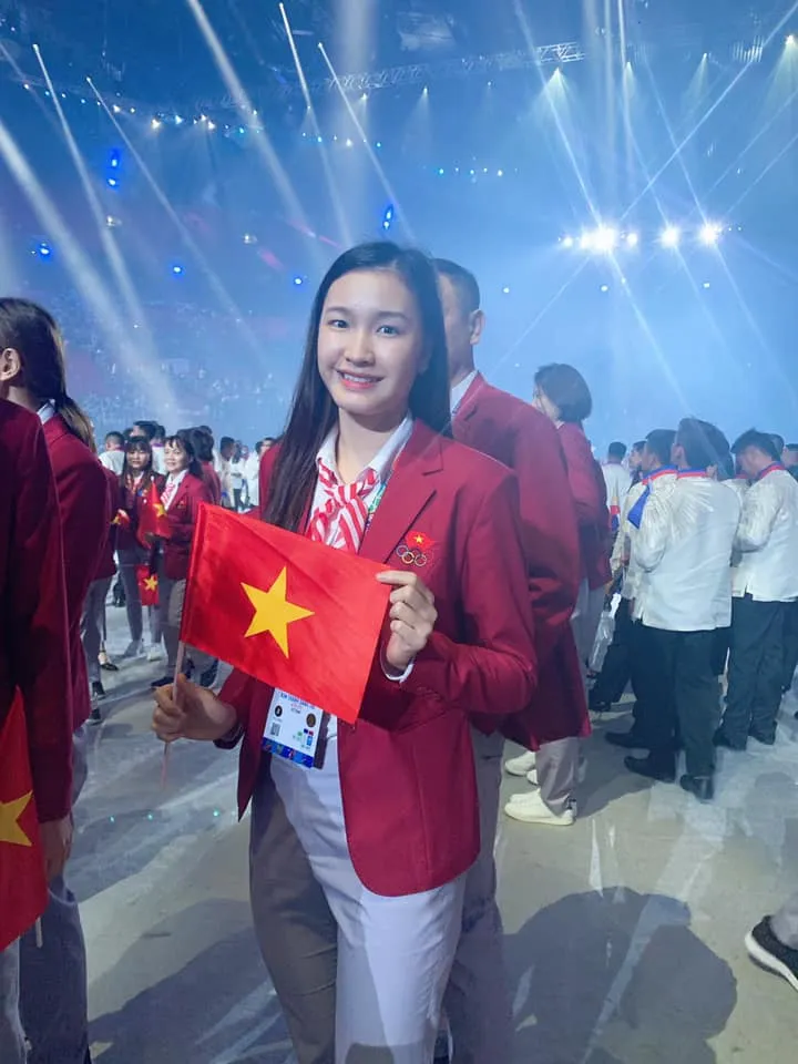 Chân dài bóng chuyền Việt Nam diện vest dự khai mạc SEA Games 30 ảnh 2