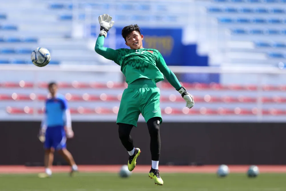 Thủ thành Bùi Tiến Dũng miệt mài luyện công chờ quyết đấu U22 Thái Lan ảnh 3