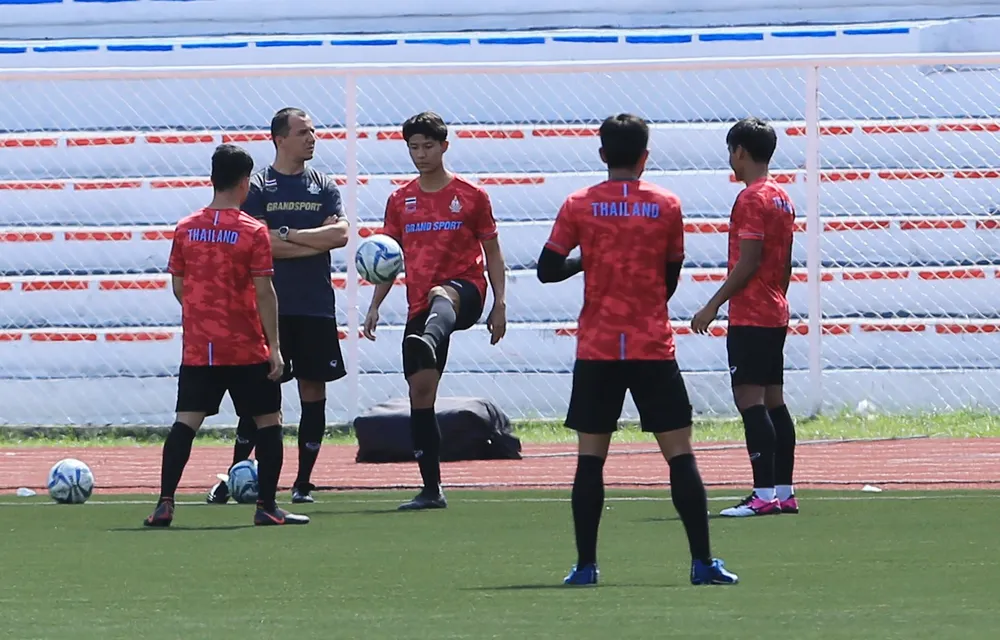 Đột kích buổi tập của U22 Thái Lan trước đại chiến bảng B ảnh 5