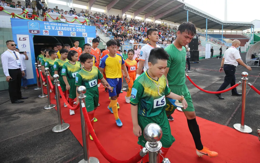 Giải hạng nhất Quốc gia 2020: Chủ nhà Bình Định giành chiến thắng bốn sao ảnh 2